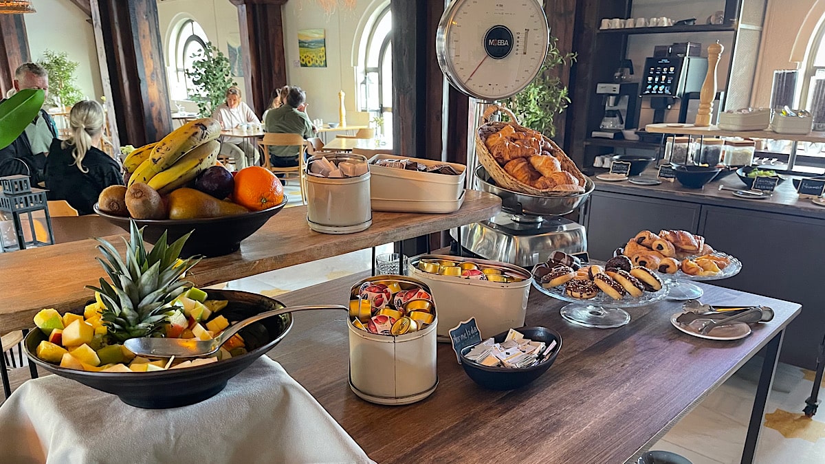 lekker-ontbijt-bij-castillo-de-monda-hotel-andalusie