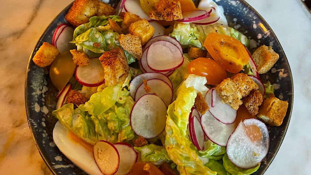 lekkere-salade-in-de-bar-van-het-castillo-de-monda