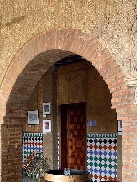 moorse-details-in-hotel-castillo-de-monda