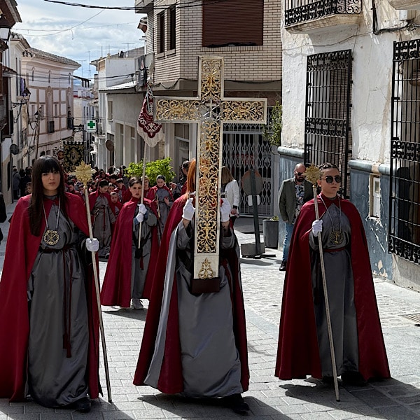 processie-velez-rubio-dames-met-kruis
