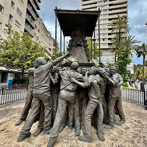 standbeeld-nuestra-senora-del-rocio-in-huelva