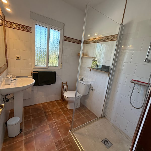 badkamer-benb-gastenkamer-finca-el-limonar-alora