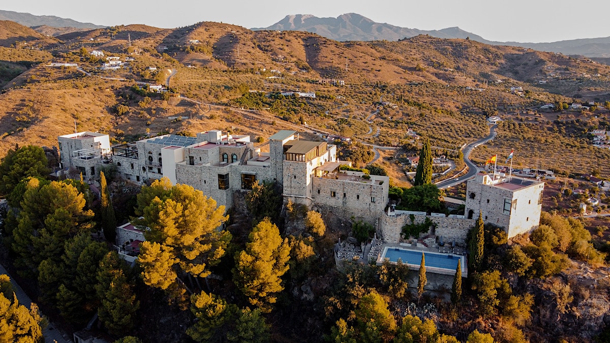 castillo-de-monda-fraai-hotel-in-de-sierra-de-las-nieves-monda-malaga