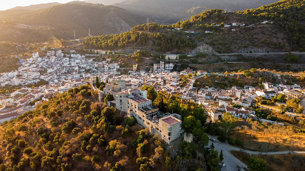castillo-de-monda-luxe-en-klassiek-hotel-in-monda-malaga