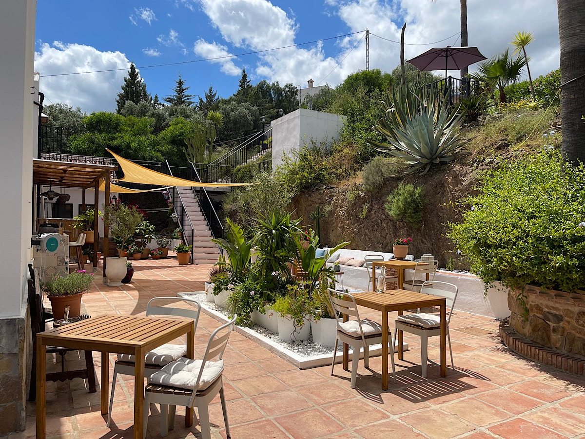 het-ruime-terras-van-finca-flamenco-benb-in-malaga
