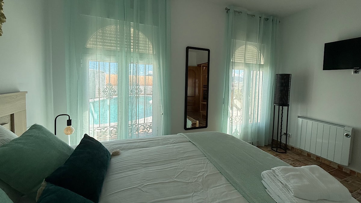 kamer-cordoba-gelegen-naast-het-zwembad-casa-fuente-del-andaluz
