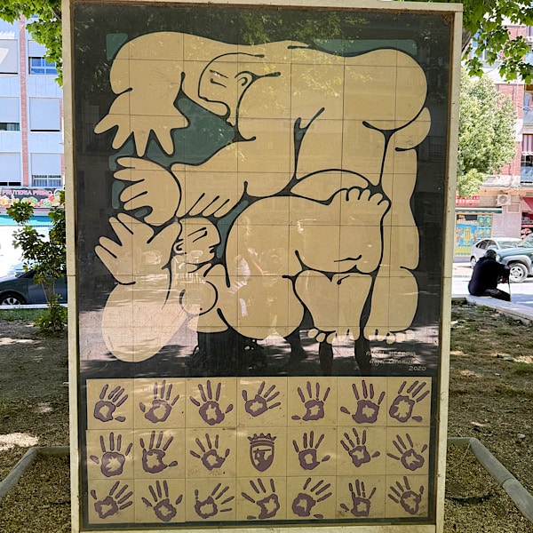 kunstwerk-in-keramiek-park-velez-malaga-rafael-heredia