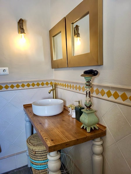 studio-el-mejillon-finca-conchales-wastafel-badkamer