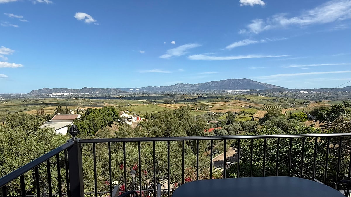 uitzicht-vanaf-het-terras-van-suite-sevilianas