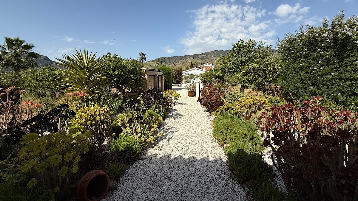 zicht-op-casita-tuin-finca-el-limonar-alora