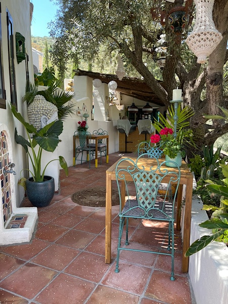 het-buitenterrein-van-finca-conchales