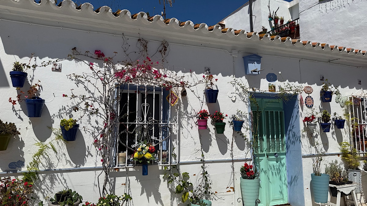 huisje-in-ommuurde-wijk-la-villa-velez-malaga