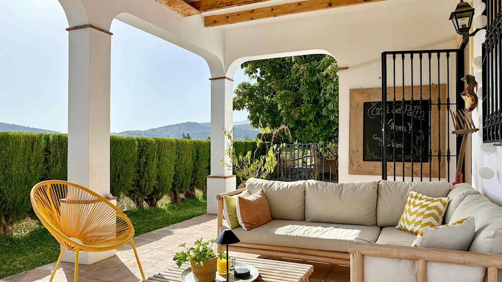 loungezitje-patio-casa-del-palta-canillas-de-albaida-andalusie