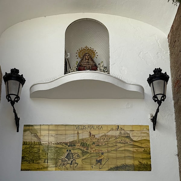 poort-la-villa-velez-malaga-muurtegels-afbeelding-stad