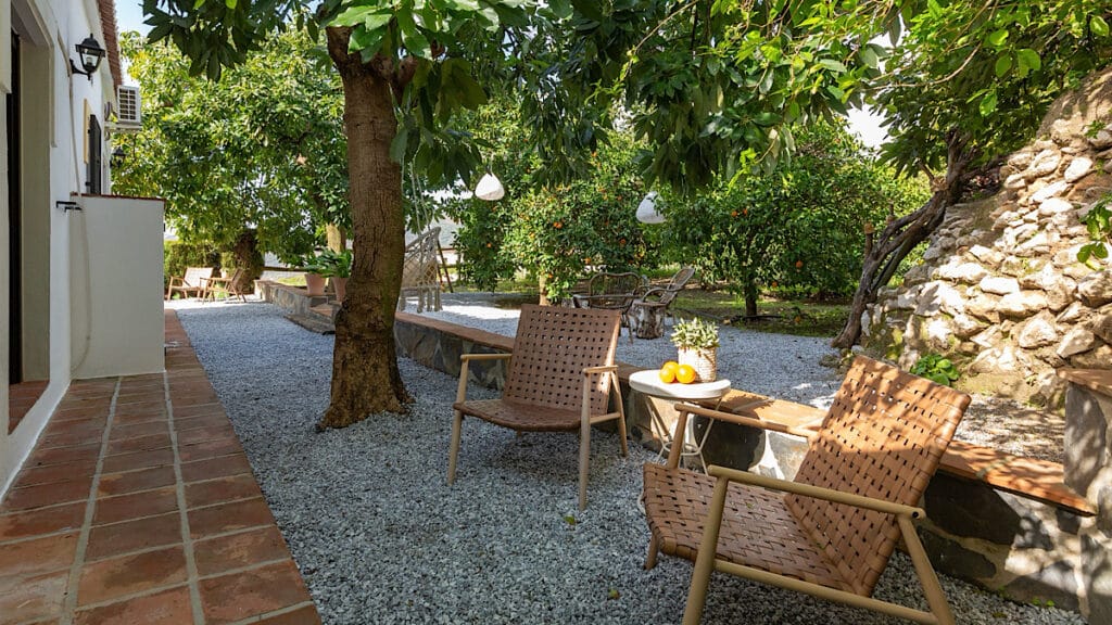 tuin-terras-kamer-siesta-casa-del-palta-canillas-de-albaida-malaga