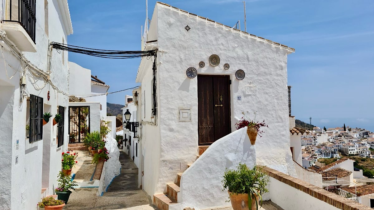 wit-dorp-frigiliana-malaga-andalusie-doorkijkje