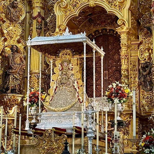 beeld-virgin-del-rocio-in-rocio-huelva