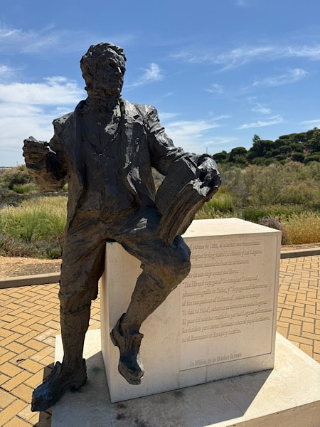 bronzen-beeld-irvin-washington-bij-museo-muelle-de-las-carabelas-palos-de-frontera