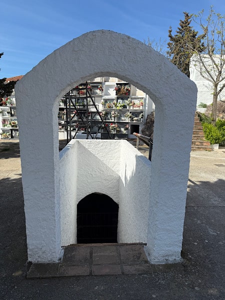 comares-aljibe-wateropslag-op-begraafplaats-malaga