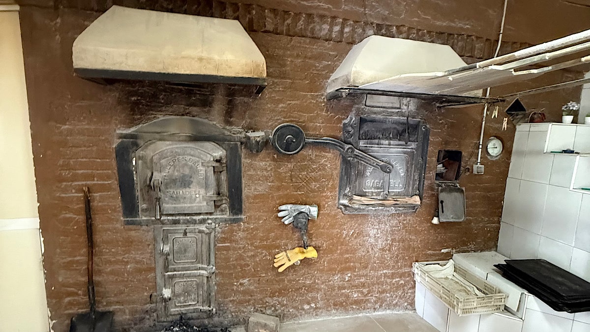 de-oven-in-de-bakkerij-in-comares