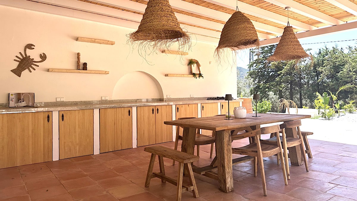 goed-uitgeruste-buitenkeuken-bij-te-koopstaande-cortijo-periana