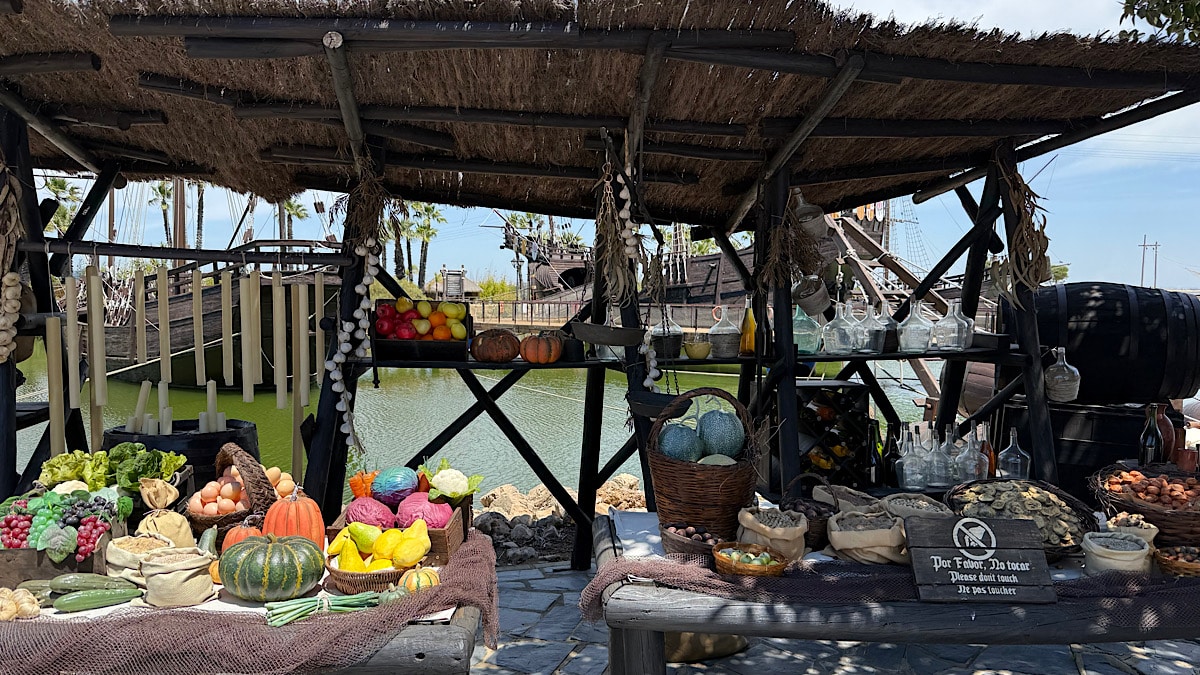 groente-en-fruitkraam-buiten-museo-muelle-de-las-carabelas-huelva