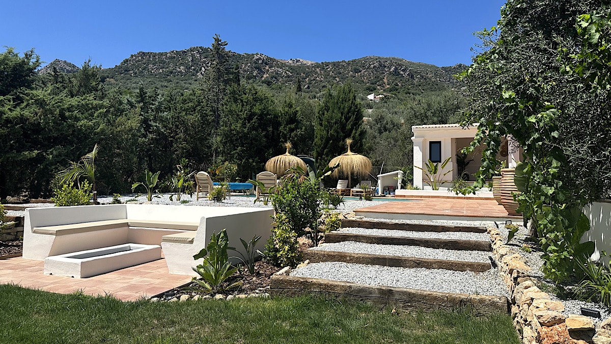 heerlijke-buitenvoorzieningen-bij-te-koopstaande-cortijo-periana
