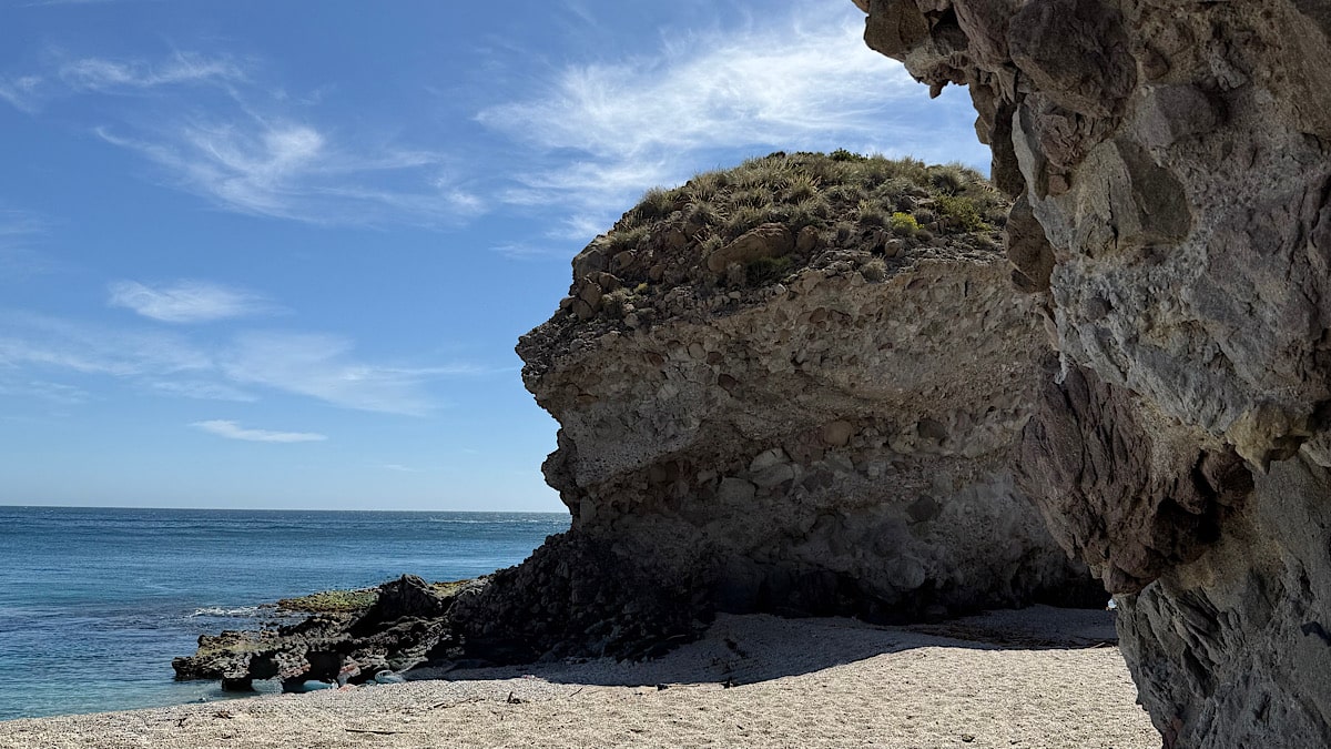 rotsen-playa-de-los-muertos-almeria