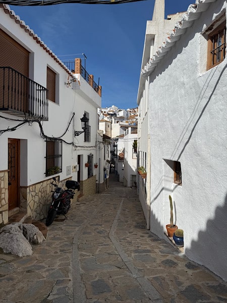 smalle-straatjes-comares