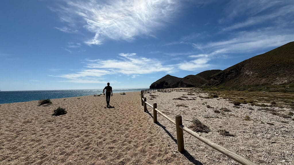 wandelen-over-het-playa-de-los-muertos