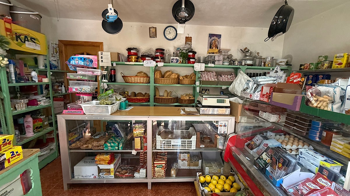winkeltje-bij-de-bakker-comares