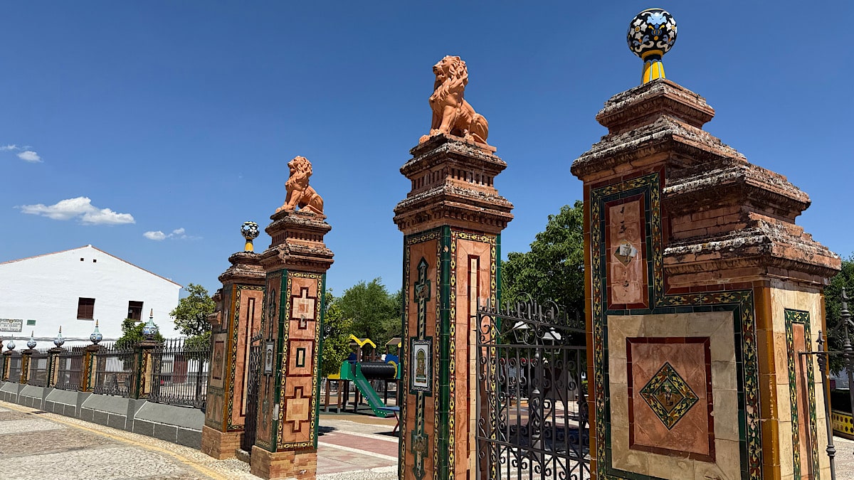 zufre-paseo-de-los-alcaldes-jose-navarro-y-andres-pascual