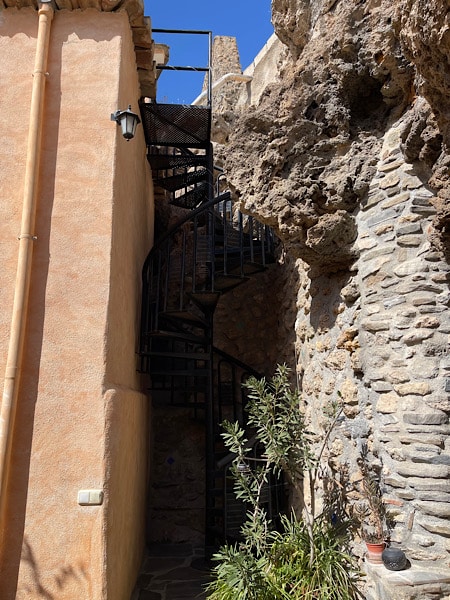 de-trap-naar-het-dakterras-van-casitas-la-cueva