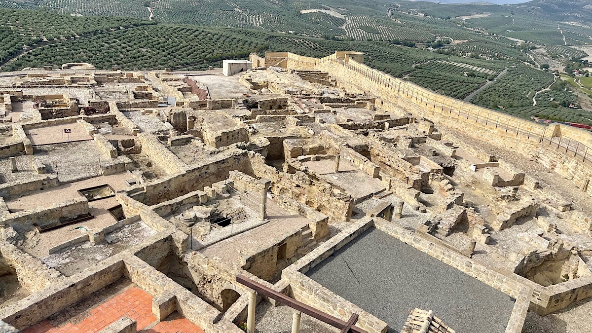 ruines-bij-fortaleza-de-la-mota