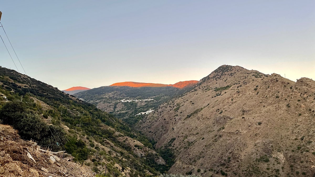 zicht-op-mooie-witte-dorpen-in-de-alpujarras