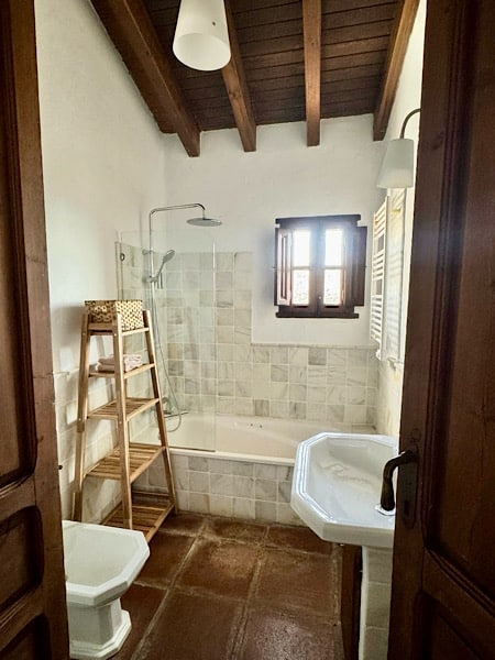 badkamer-la-higuera-cortijo-juan-salvador
