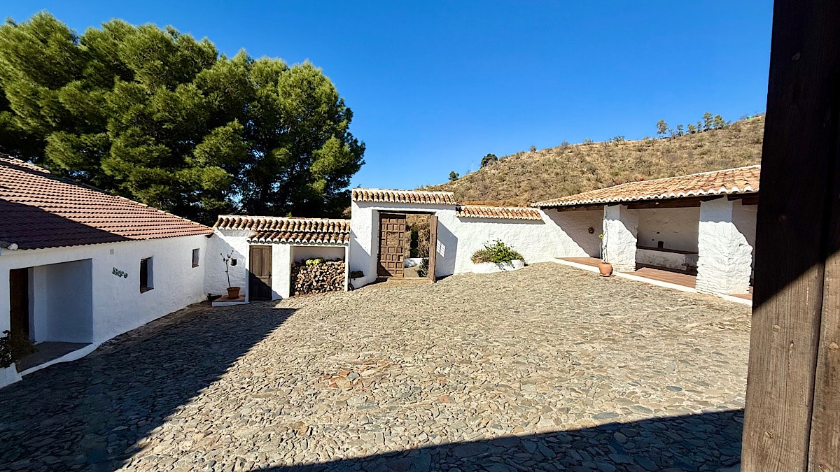 hangmat-tussen-de-bomen-bij-cortijo-juan-salvador