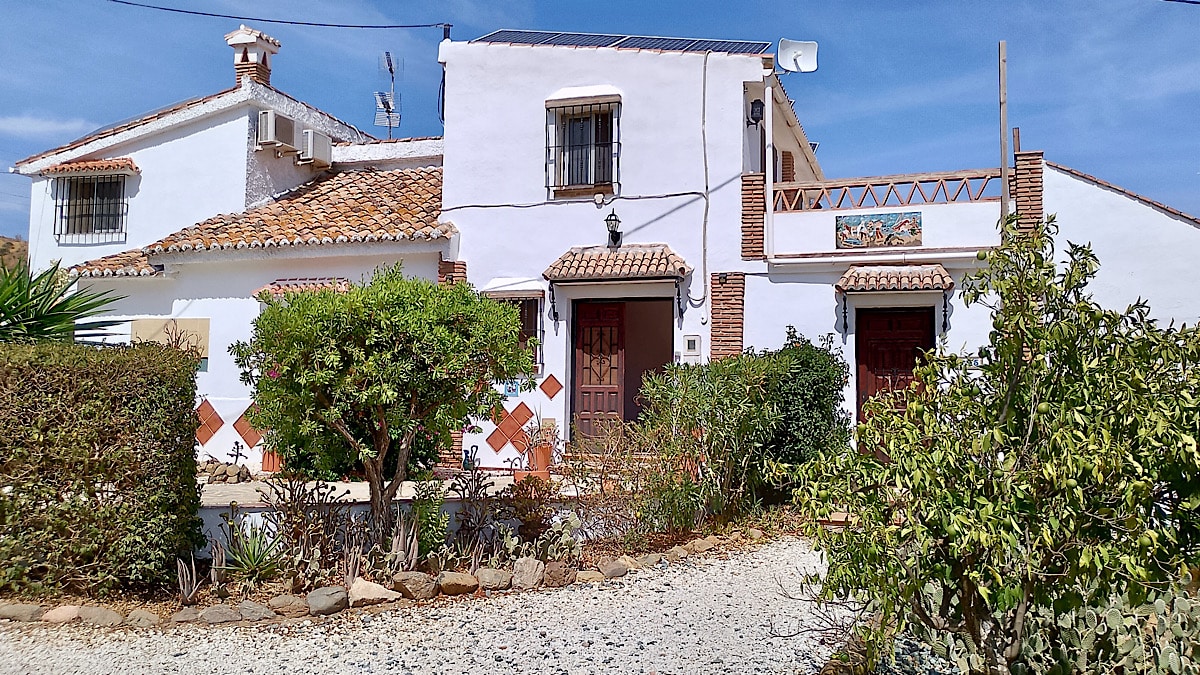 fraai-huis-te-koop-met-verhuurmogelijkheden-omgeving-alora-malaga