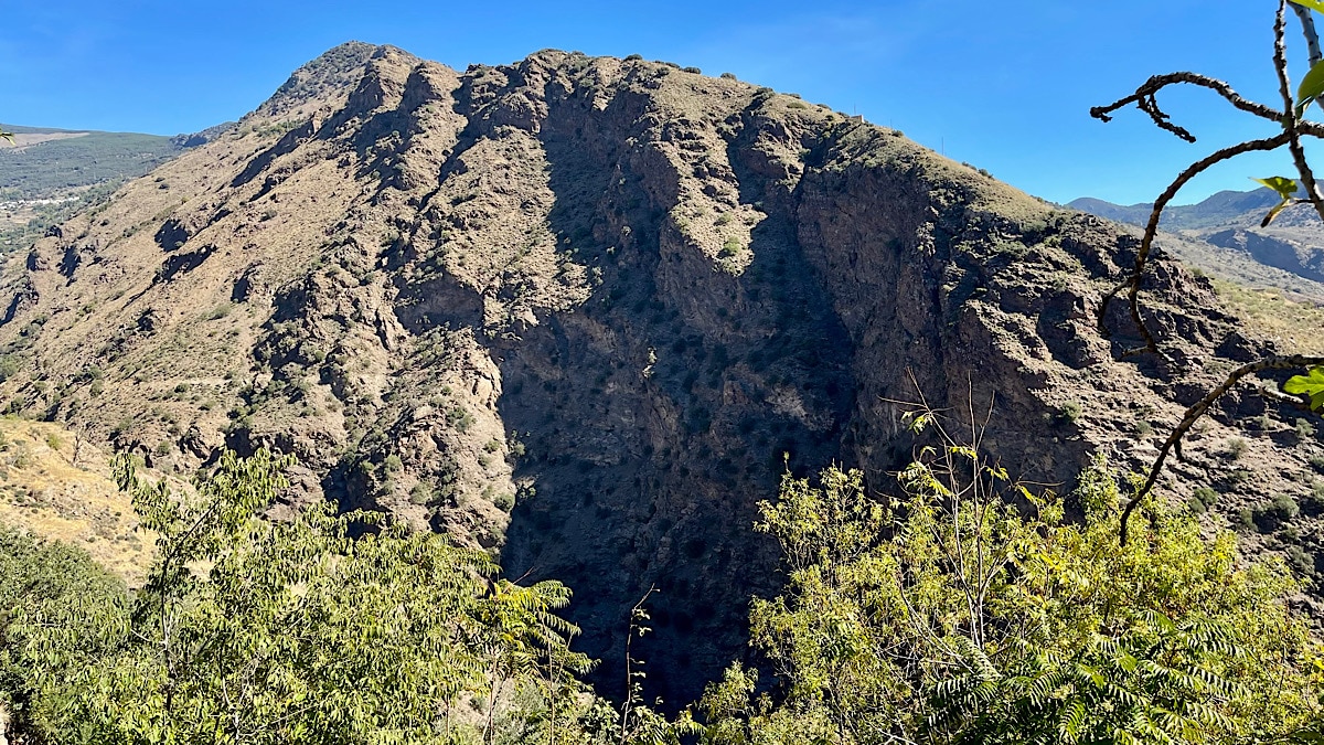 fraaie-bergformaties-in-de-alpujarras