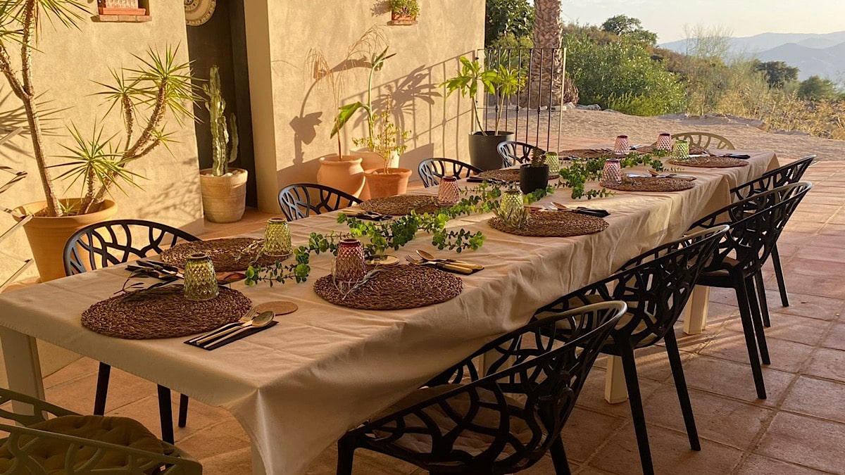 gedekte-tafel-bb-el-refugio-alcaucin