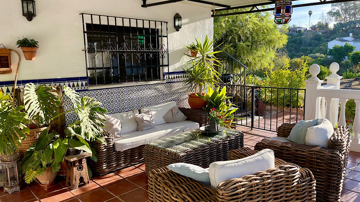 gezellig-buitenterras-bij-casa-loko