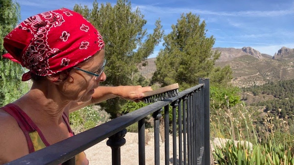 ria-aan-het-klussen-in-de-bb