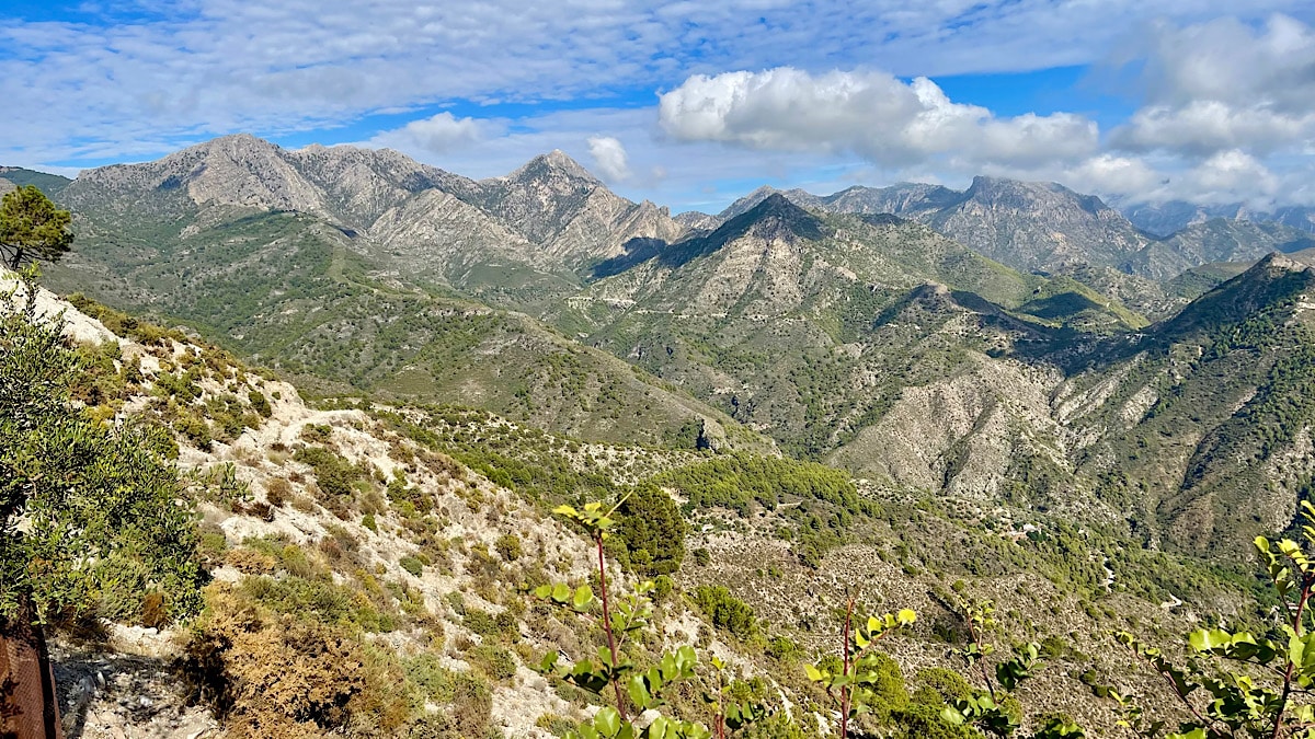 schitterende-bergformaties-net-buiten-competa-axarquia-malaga