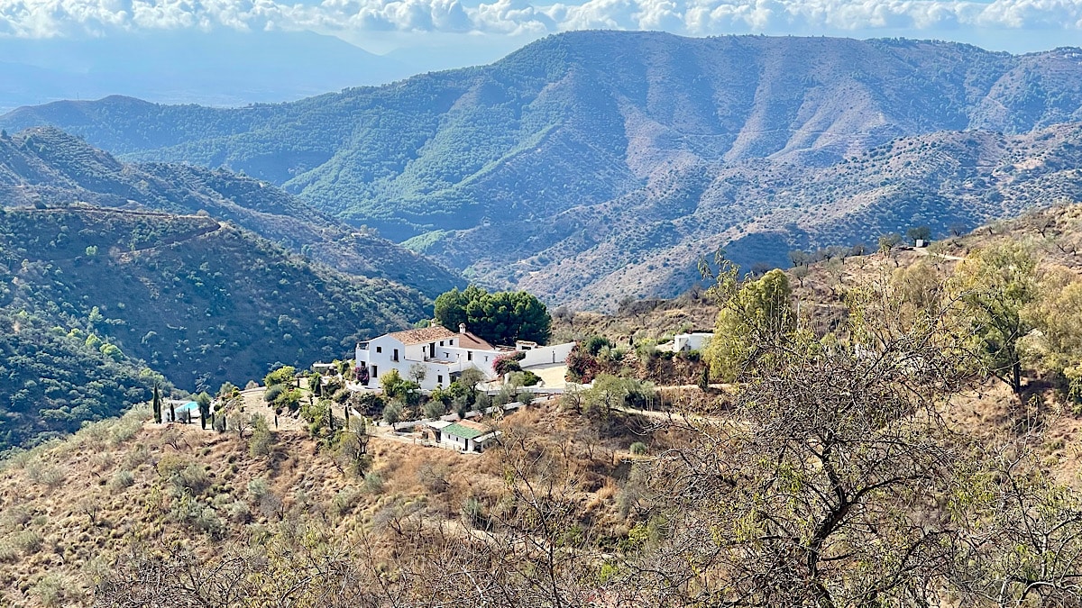 schitterende-natuurlijke-ligging-in-montes-de-malaga-cortijo-juan-salvador
