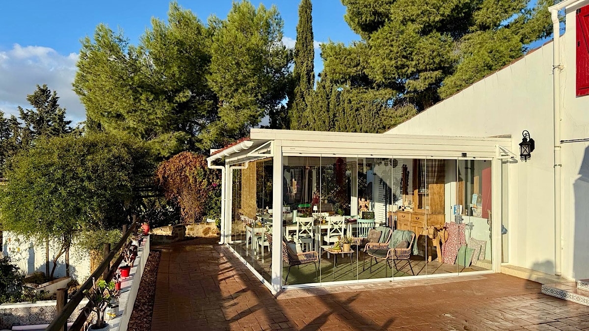 sfeervolle-binnenruimte-bij-finca-amorosa