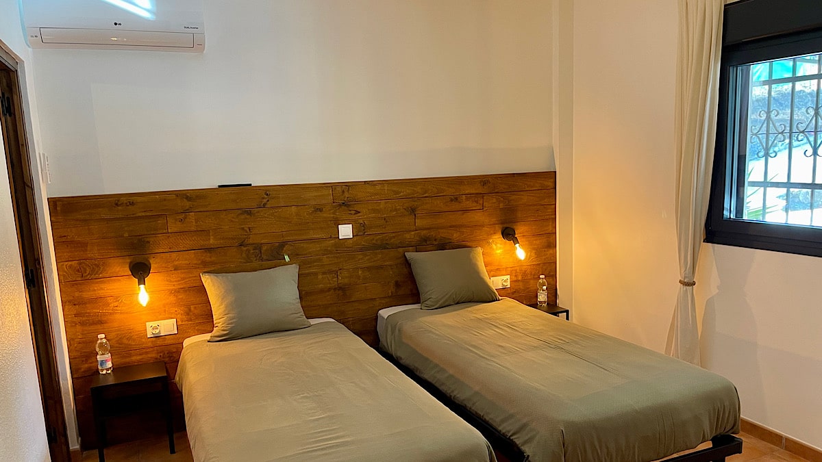 slaapkamer-met-twee-eenpersoonsbedden