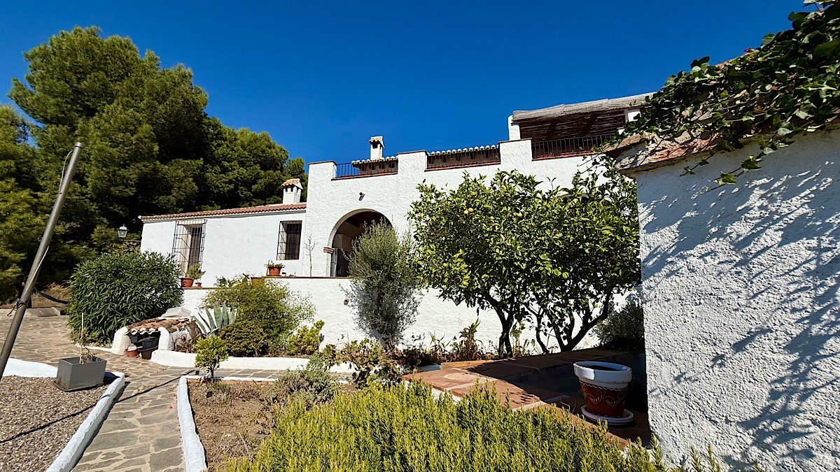 vooraanzicht-cortijo-juan-salvador