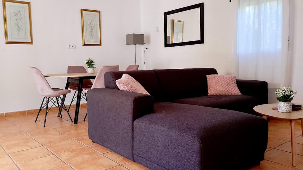 woonkamer-casita-naranja-alora