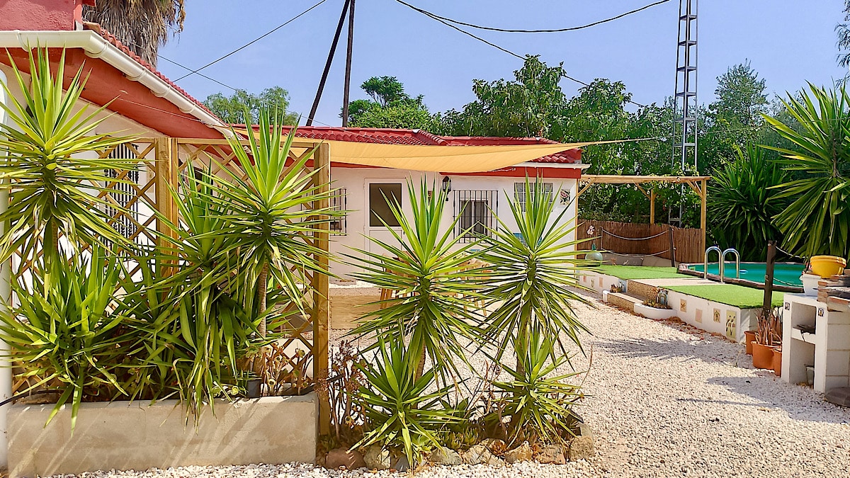 zijaanzicht-casita-naranja