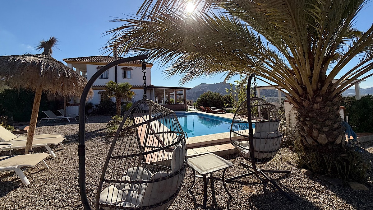 zwembad-finca-feliz-andaluz-alora-met-uitzicht